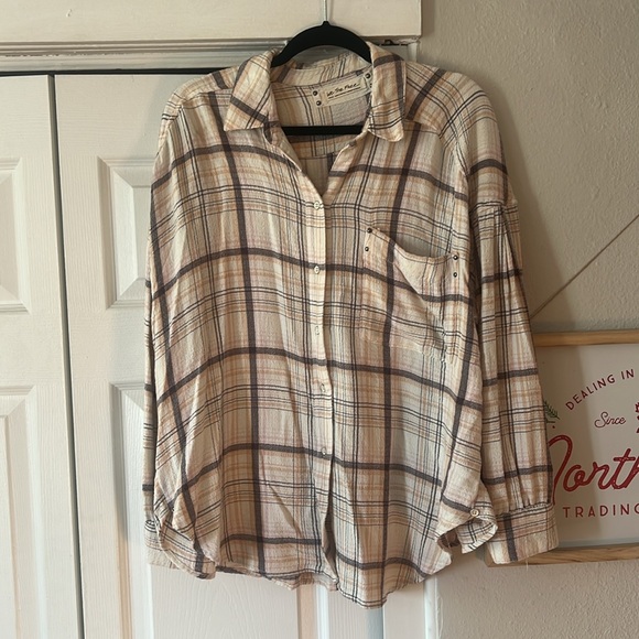 Free people flannel can be worn 2 ways in the front. - Picture 2 of 5